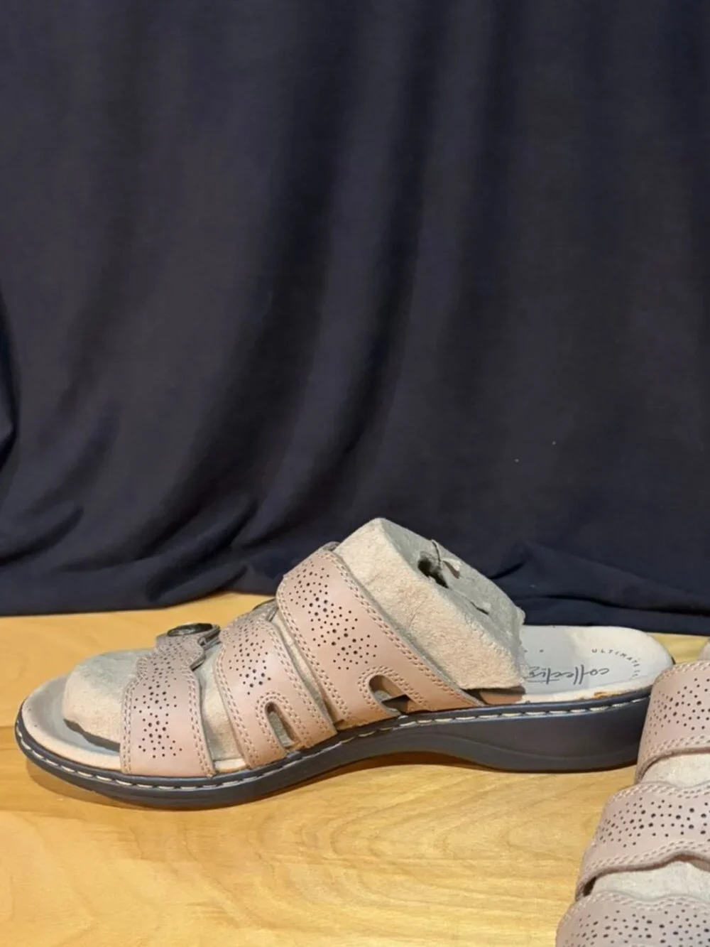 Clarks Women's Leisa Grace sandals beige color Ladies Size 9.5w